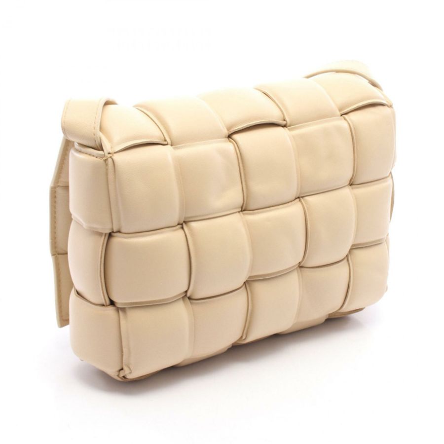BOTTEGA VENETA 女士米色皮革卡帶肩挎包-1