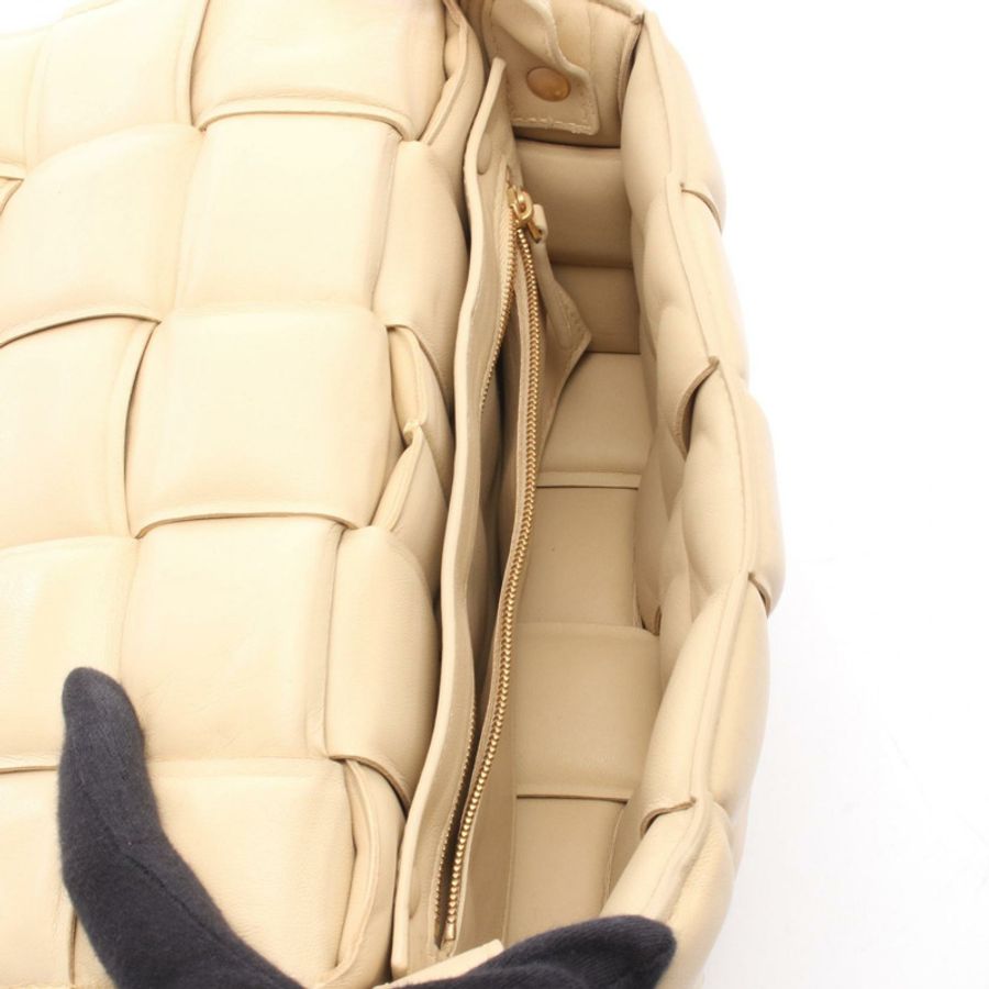BOTTEGA VENETA 女士米色皮革卡帶肩挎包-2