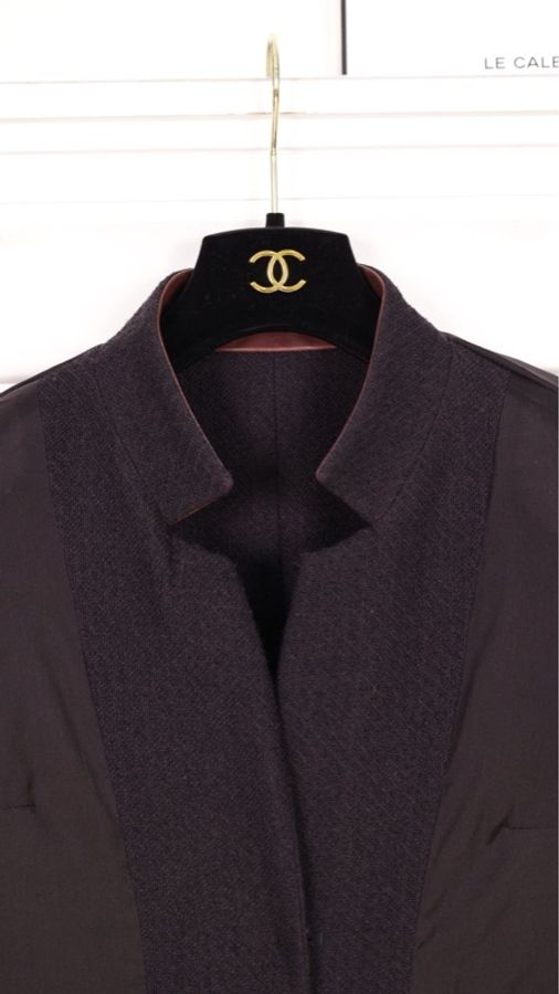 Chanel 00年深蓝色毛呢皮领拼接两口袋上衣外套半裙套装-29