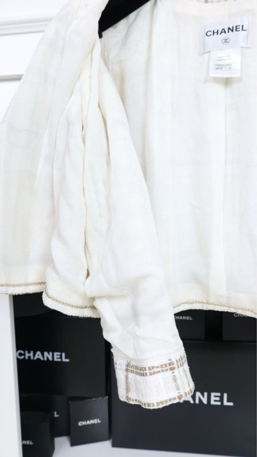 Chanel 15年迪拜系列琉璃扣两口袋crop短外套-7