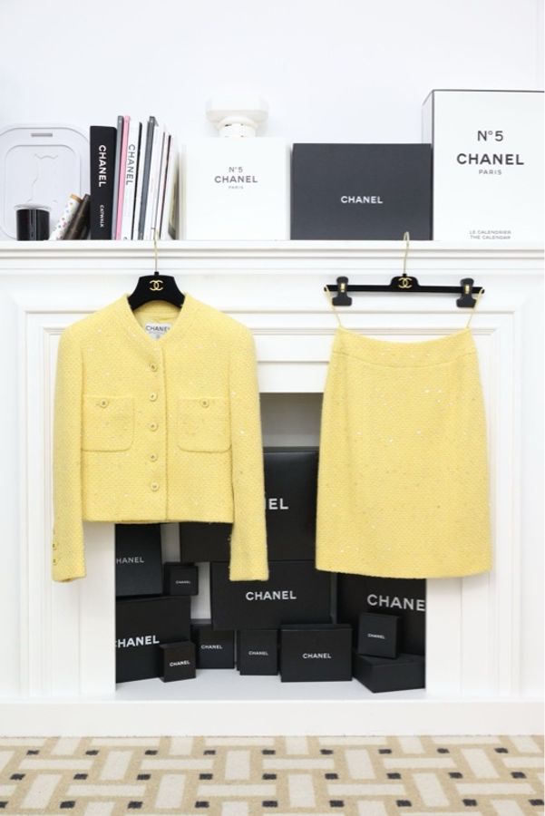 Chanel 96年秀款小鸡黄V领亮片上衣外套半裙套装-0