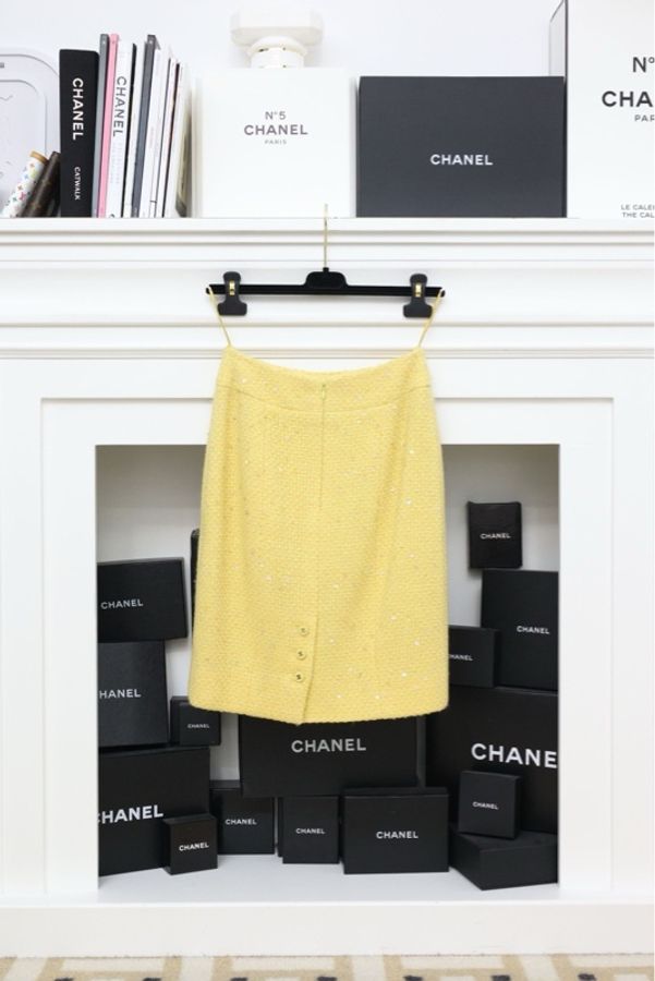 Chanel 96年秀款小鸡黄V领亮片上衣外套半裙套装-1