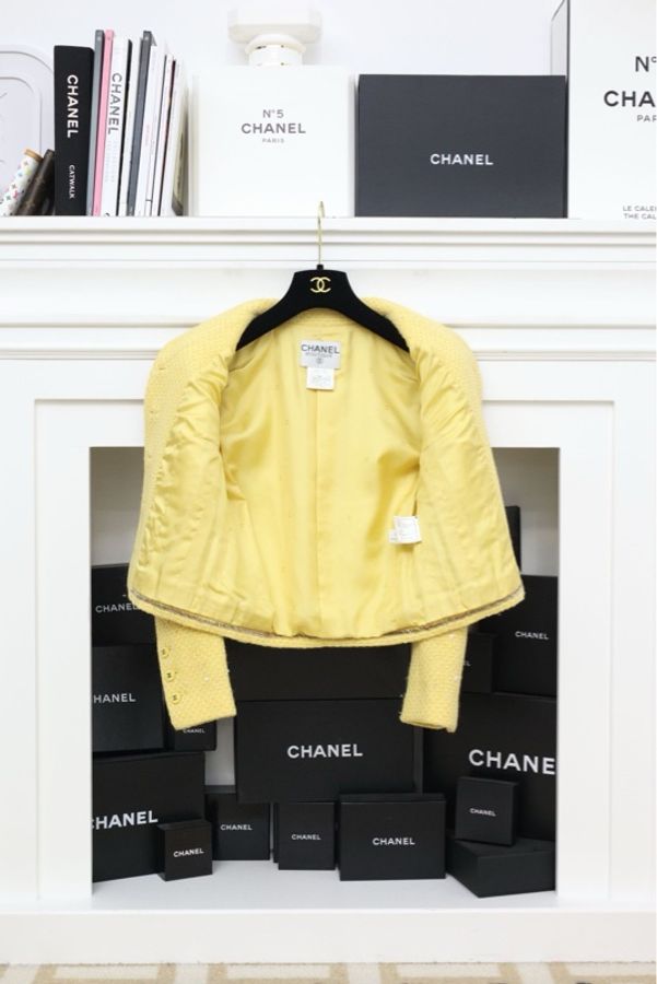 Chanel 96年秀款小鸡黄V领亮片上衣外套半裙套装-5