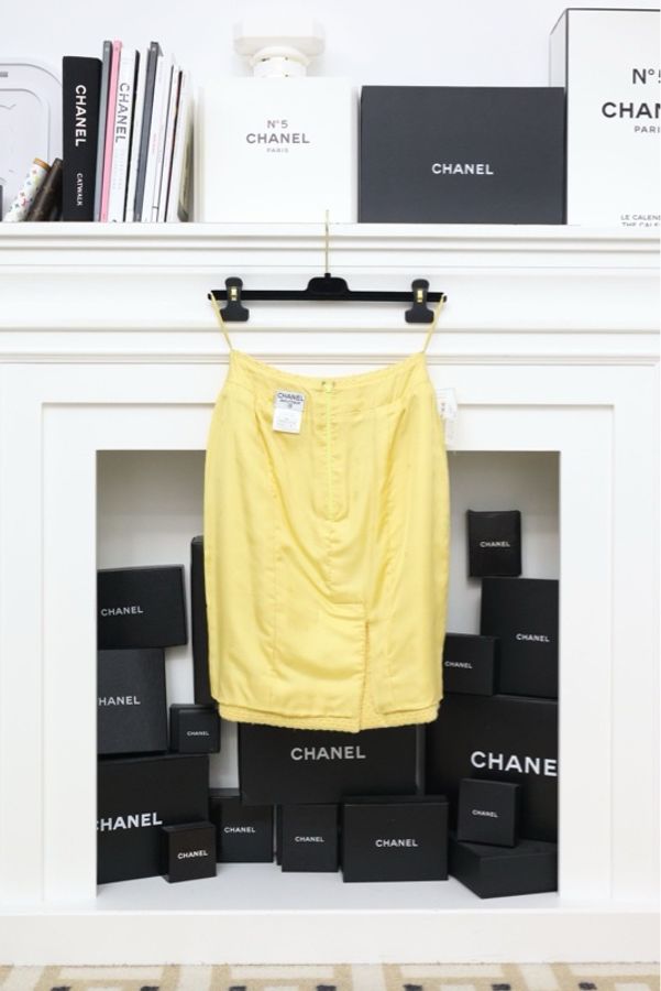 Chanel 96年秀款小鸡黄V领亮片上衣外套半裙套装-6
