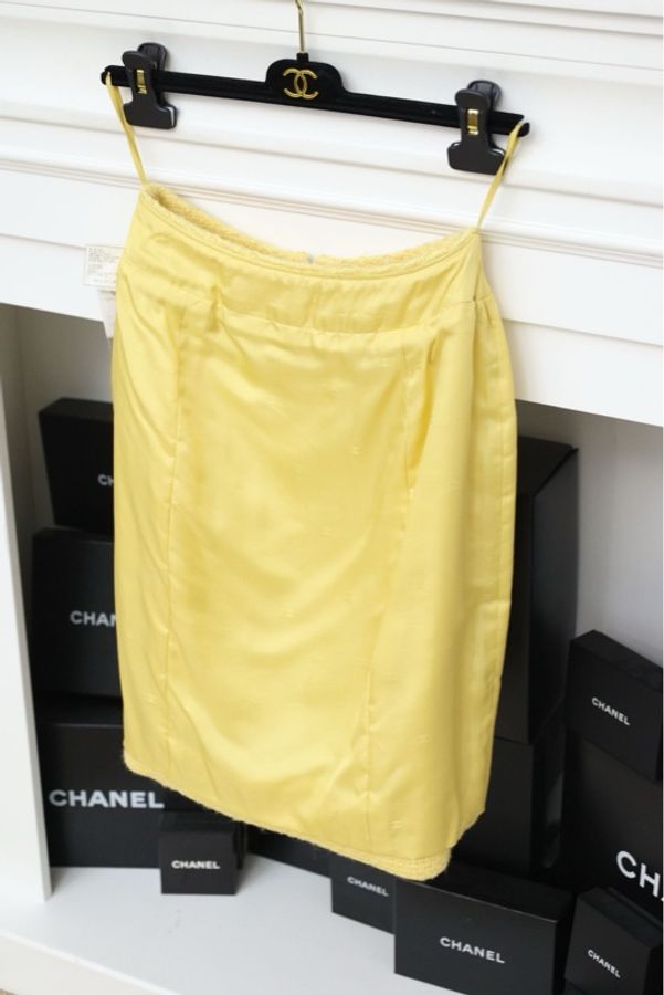 Chanel 96年秀款小鸡黄V领亮片上衣外套半裙套装-9