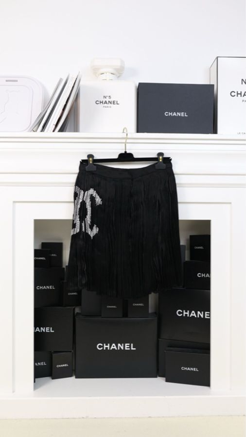 Chanel 22A高级手工坊系列珍珠刺绣cc logo黑色百褶纱裙半裙-0