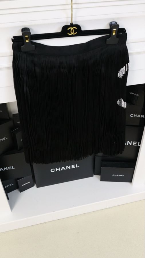 Chanel 22A高级手工坊系列珍珠刺绣cc logo黑色百褶纱裙半裙-2