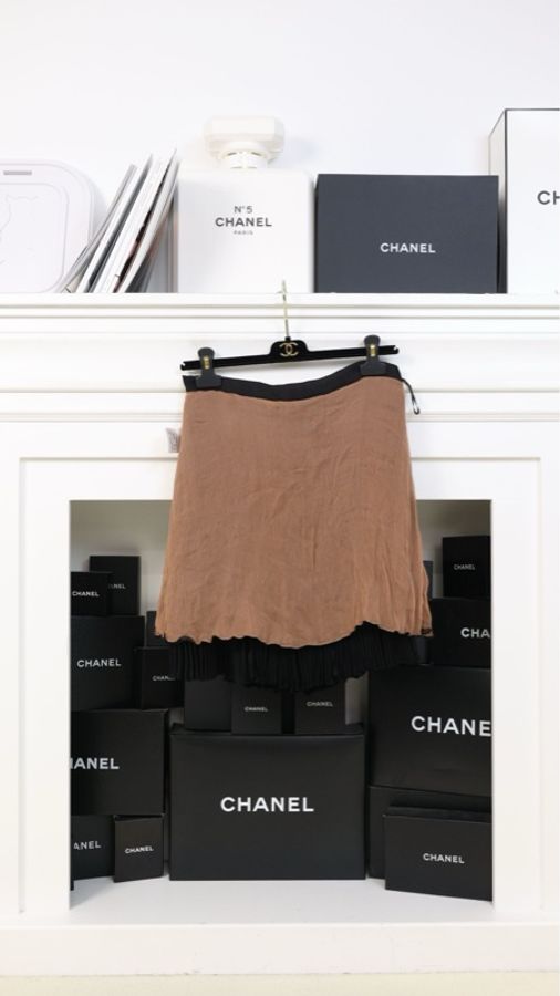 Chanel 22A高级手工坊系列珍珠刺绣cc logo黑色百褶纱裙半裙-6