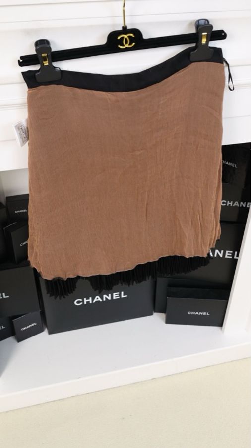 Chanel 22A高级手工坊系列珍珠刺绣cc logo黑色百褶纱裙半裙-7