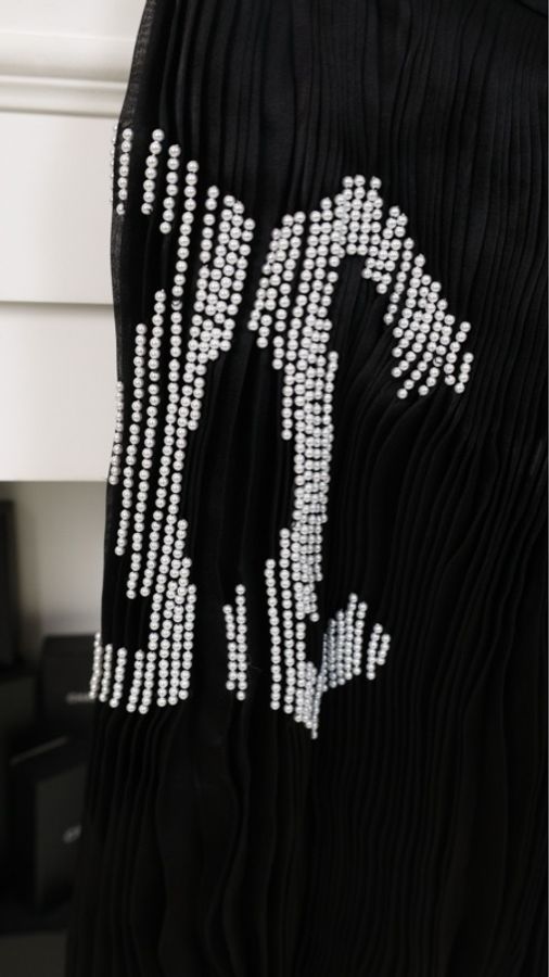 Chanel 22A高级手工坊系列珍珠刺绣cc logo黑色百褶纱裙半裙-10