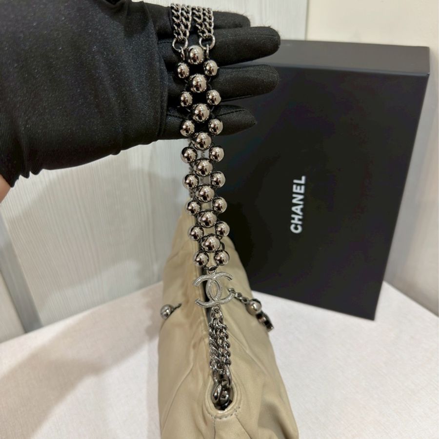優雅絕版款😍Chanel香奈兒奶茶銀扣腋下包雲朵包手提肩背包-5
