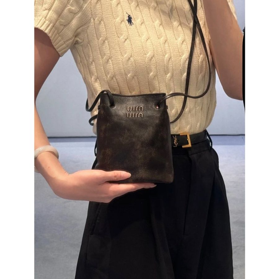 🖤 鑒定師的收藏 🖤 MIU MIU Nappa Leather Pouch 復古做舊抽繩雙肩帶迷你水桶包 納帕羊皮 福袋包-1