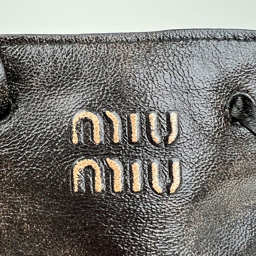 🖤 鑒定師的收藏 🖤 MIU MIU Nappa Leather Pouch 復古做舊抽繩雙肩帶迷你水桶包 納帕羊皮 福袋包-4