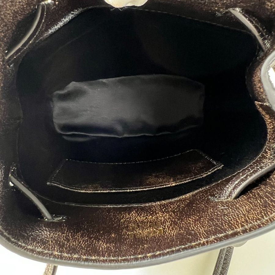 🖤 鑒定師的收藏 🖤 MIU MIU Nappa Leather Pouch 復古做舊抽繩雙肩帶迷你水桶包 納帕羊皮 福袋包-16