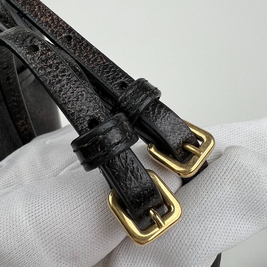 🖤 鑒定師的收藏 🖤 MIU MIU Nappa Leather Pouch 復古做舊抽繩雙肩帶迷你水桶包 納帕羊皮 福袋包-18