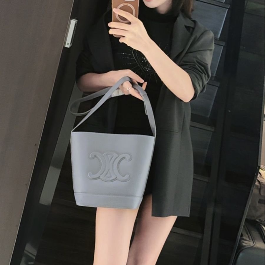 【98新👍🏻全網最低價 不服來辯💫】Celine/賽琳 水桶包 百搭優雅霧霾藍-1
