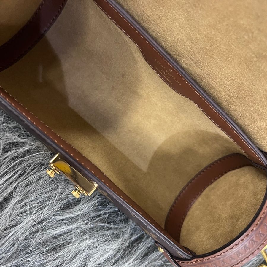 LV 原花金釦Papillon Trunk巴比龍肩斜背包-12