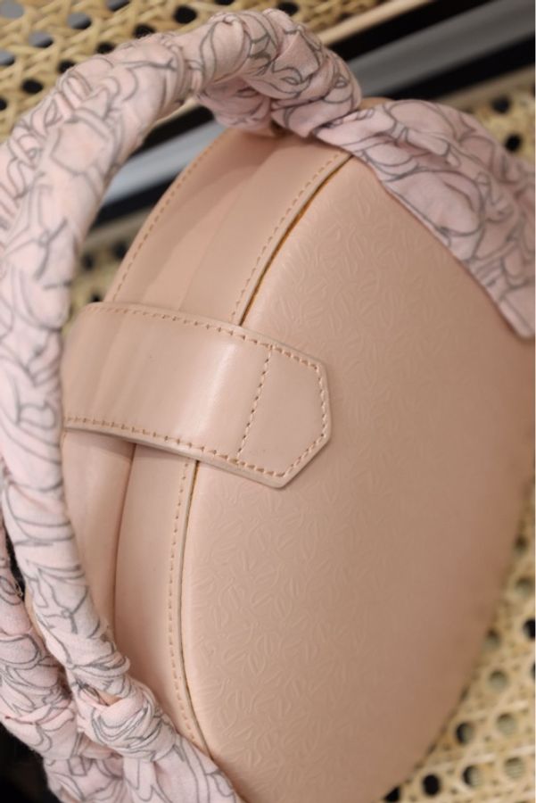 Loewe博物馆粉色暗纹圆蛋蛋手提包-3
