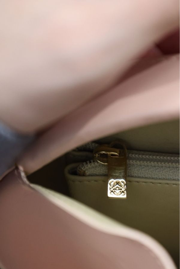 Loewe博物馆粉色暗纹圆蛋蛋手提包-9