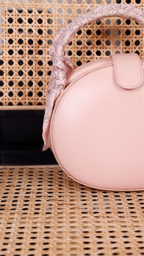 Loewe博物馆粉色暗纹圆蛋蛋手提包-14