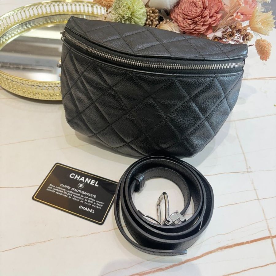 CHANEL 經典荔枝牛皮菱格紋胸背包-0