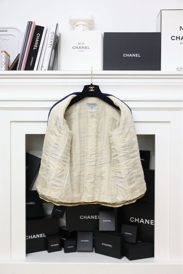 Chanel红蓝滚边条纹毛呢四叶草扣半裙外套套装-5