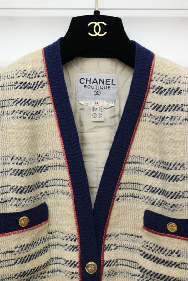 Chanel红蓝滚边条纹毛呢四叶草扣半裙外套套装-14