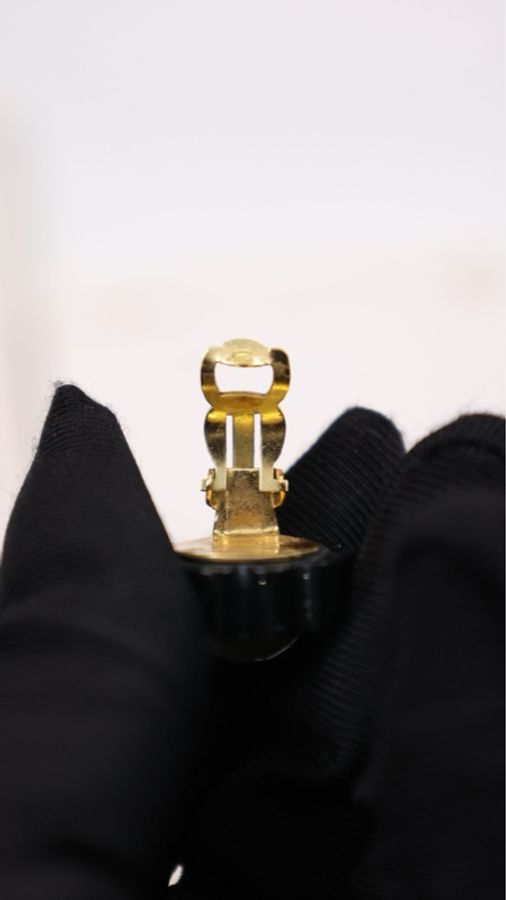 Chanel 95年黑白珍珠花朵滚边耳夹-7