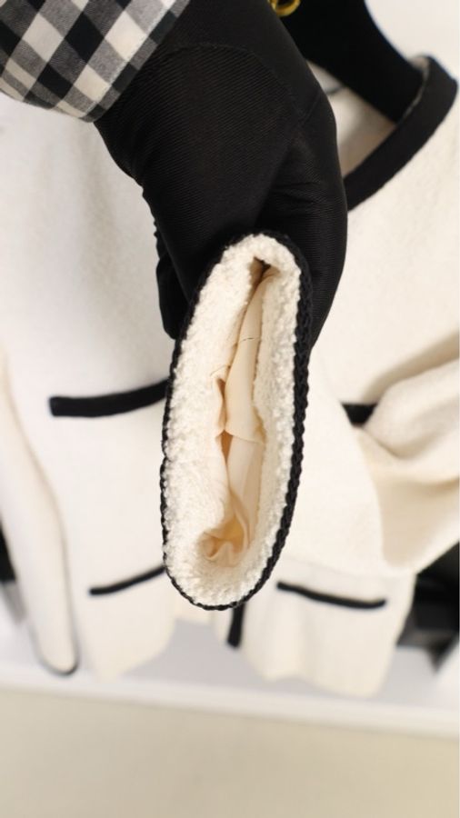 Chanel 98年度假系列黑白滚边刺绣cc四口袋外套-12