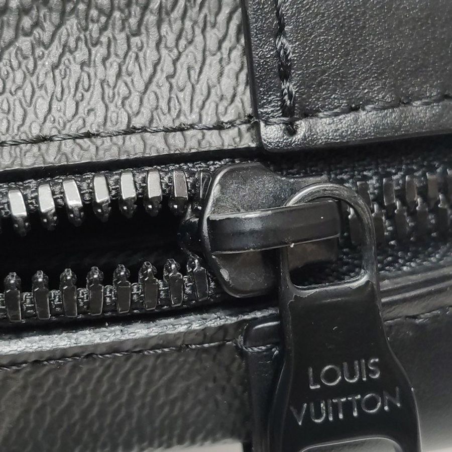 Louis Vuitton (LV) Trunk黑色牛皮Monogram印花斜背包單肩包晶片款-11