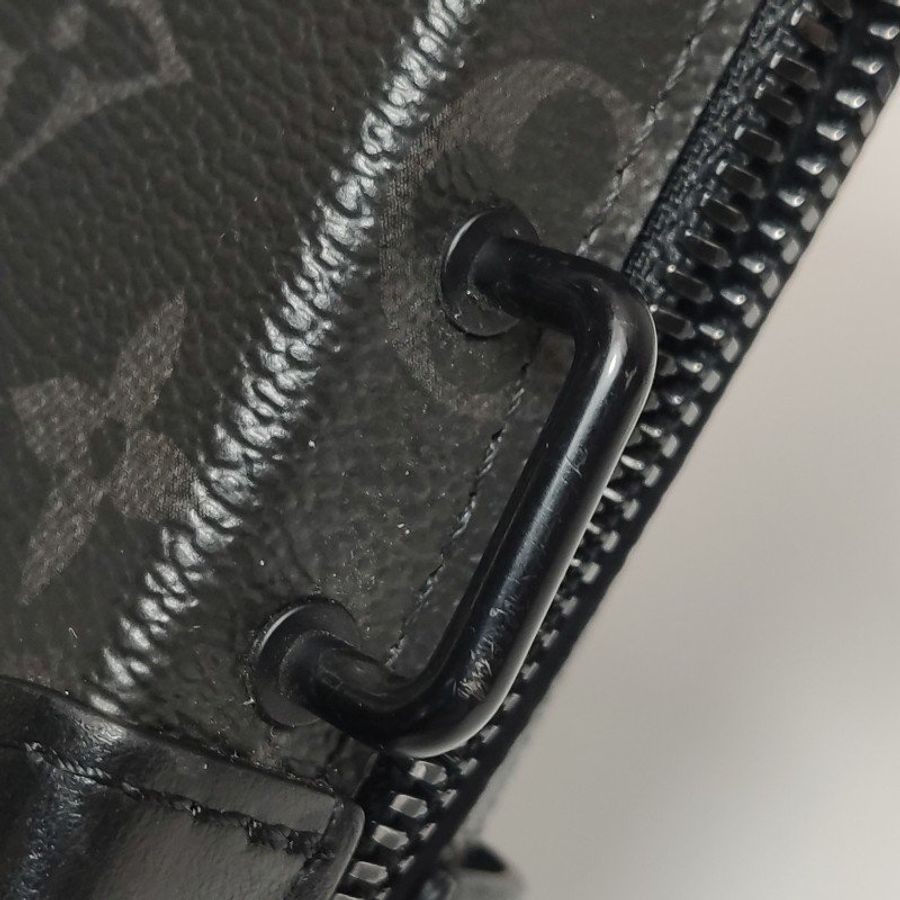 Louis Vuitton (LV) Trunk黑色牛皮Monogram印花斜背包單肩包晶片款-12