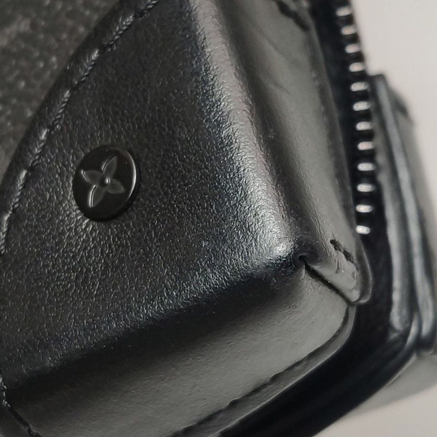 Louis Vuitton (LV) Trunk黑色牛皮Monogram印花斜背包單肩包晶片款-15