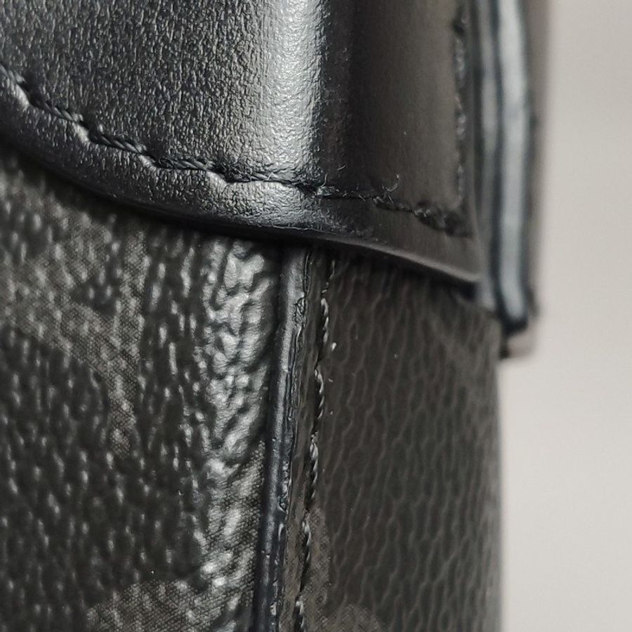 Louis Vuitton (LV) Trunk黑色牛皮Monogram印花斜背包單肩包晶片款-16