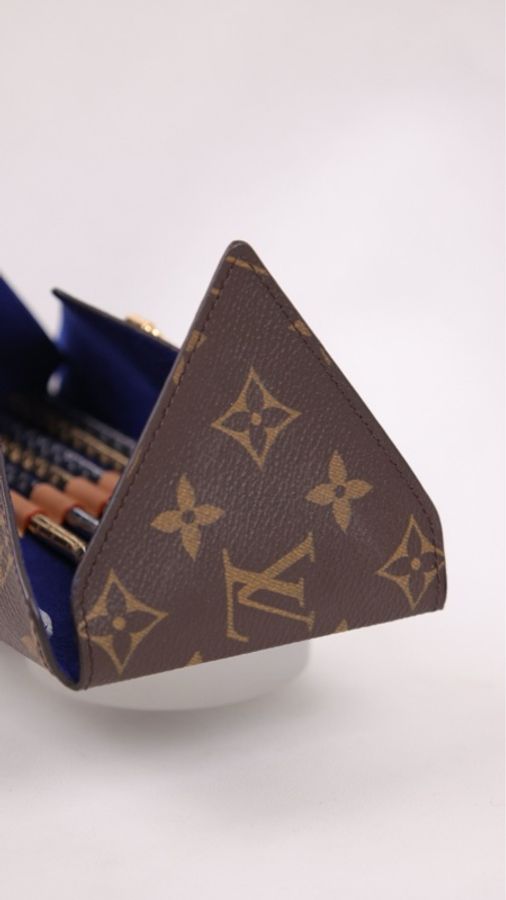 LV 金银老花图案吸管手拿包-32