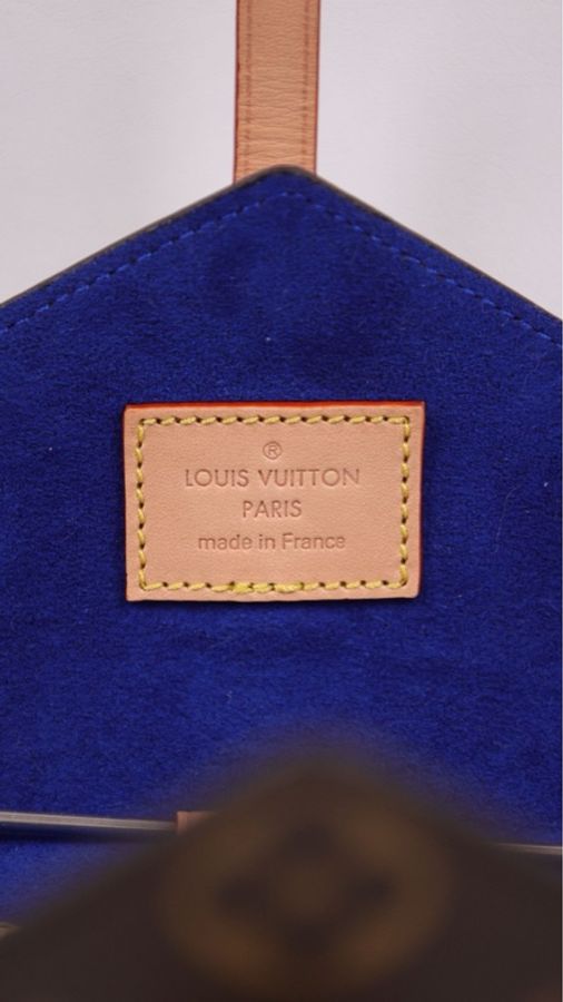 LV 金银老花图案吸管手拿包-42