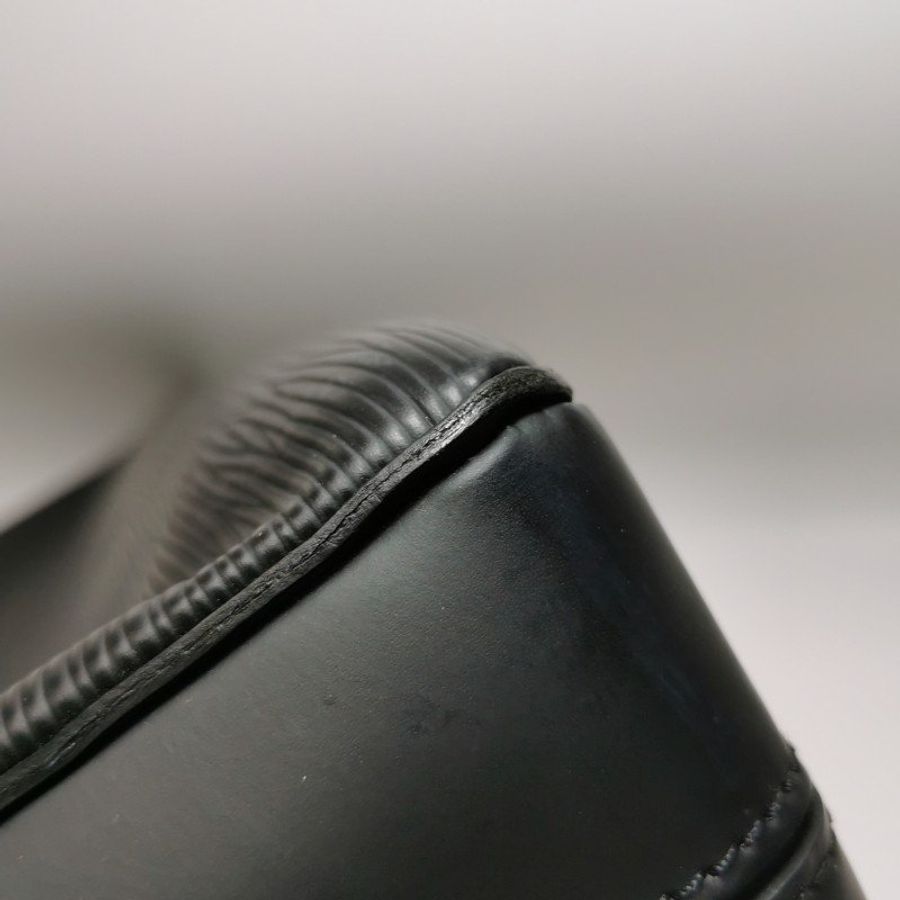 Louis Vuitton (LV) Porte Documents黑色牛皮純色水波紋手提包-14