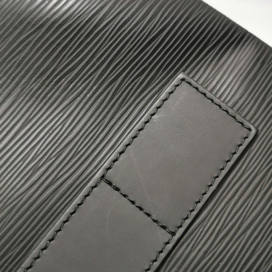 Louis Vuitton (LV) Porte Documents黑色牛皮純色水波紋手提包-17