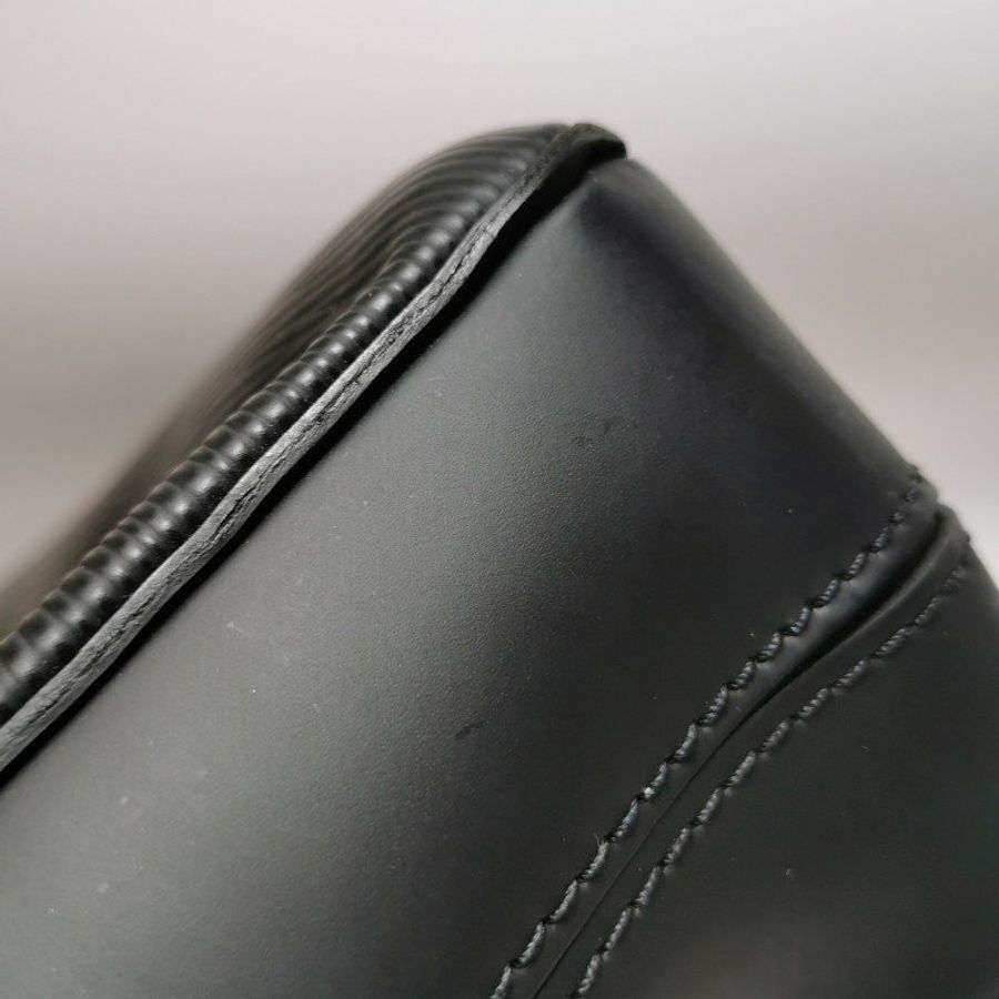 Louis Vuitton (LV) Porte Documents黑色牛皮純色水波紋手提包-21