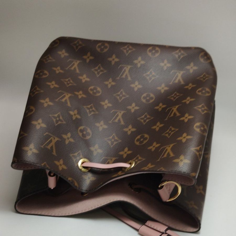 Louis Vuitton (LV) NÉONOÉ中型棕色牛皮Monogram印花抽繩肩背包晶片款-13