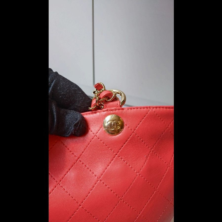 Chanel 金鍊橘皮菱格雙C釦小後背包-19