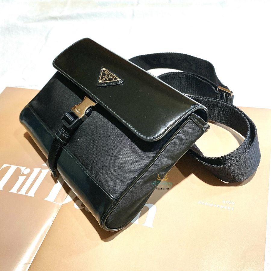 PRADA 普拉達 2ZH108 黑色 尼龍 銀三角 扣式 迷你斜背包 信差包 郵差包-1