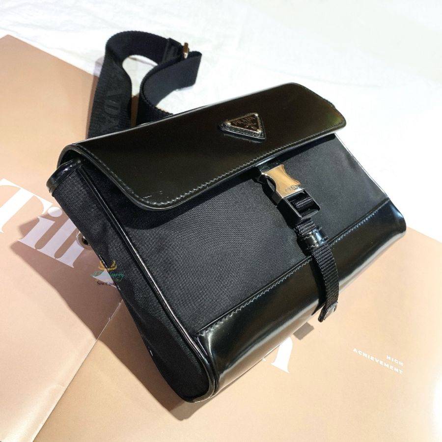 PRADA 普拉達 2ZH108 黑色 尼龍 銀三角 扣式 迷你斜背包 信差包 郵差包-3