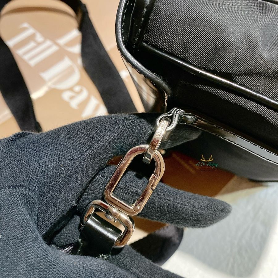 PRADA 普拉達 2ZH108 黑色 尼龍 銀三角 扣式 迷你斜背包 信差包 郵差包-12