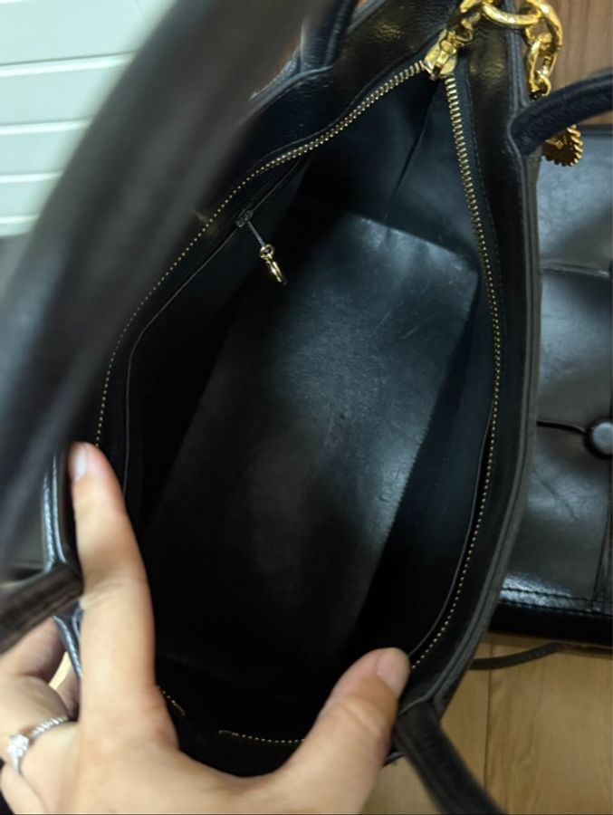 【入圍全球50款最值得入手的包包✨】CHANEL Hilton 希爾頓包 熔岩金扣 魚子醬 Tote托特包-10