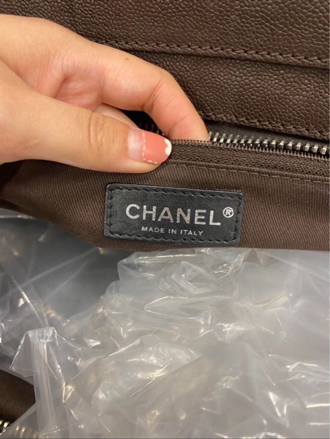 【個酷酷的機車女孩💅🏻與眾不同的香奈兒🤎全網稀有✨】Chanel 棕色做舊多口袋機車包|保齡球包-11