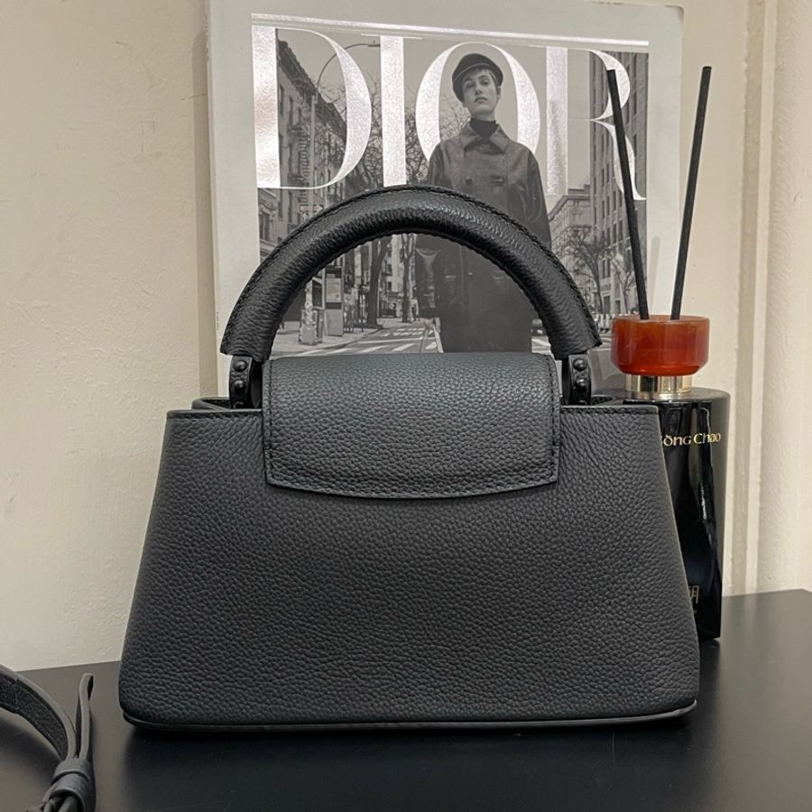 ✨ lv 路易威登LOUIS VUITTON Capucines EAST WEST 橫版卡普辛 迷你磨砂黑啞光牛皮革 單肩包手提包斜挎包 底長22cm-1