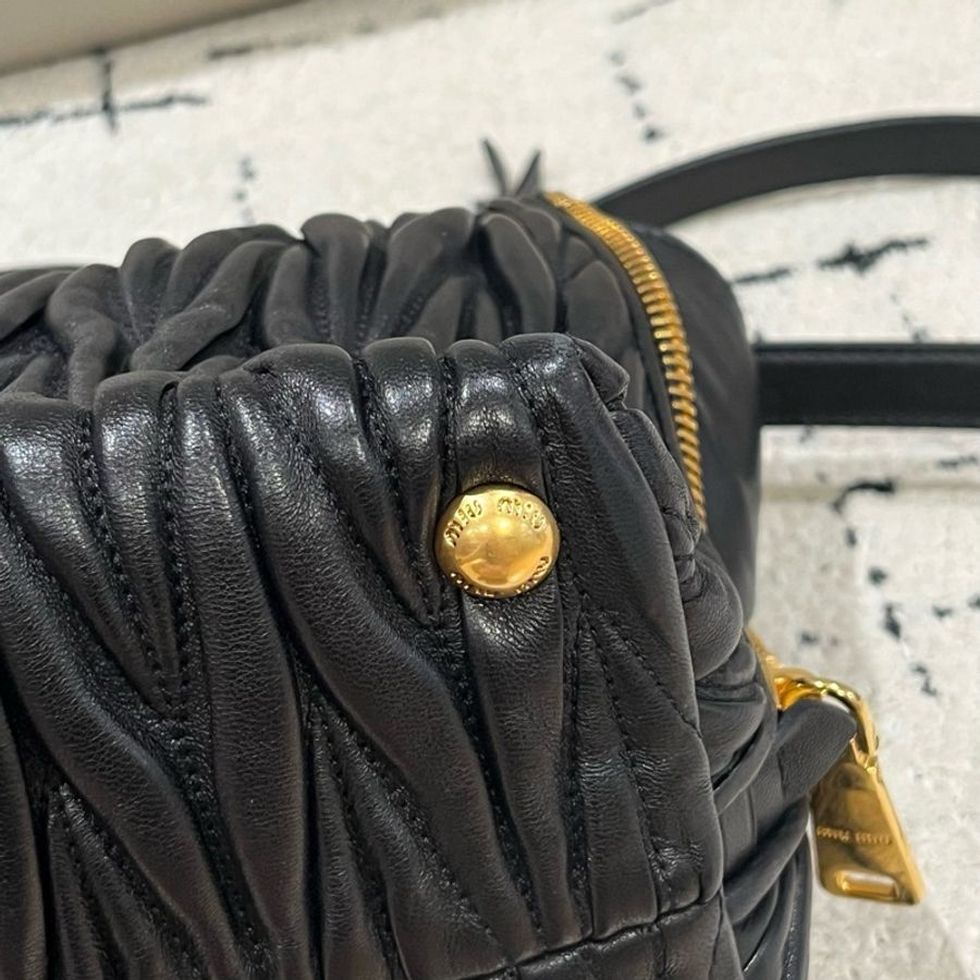 Miumiu 褶皺托特包 帶肩帶 底長30。-8