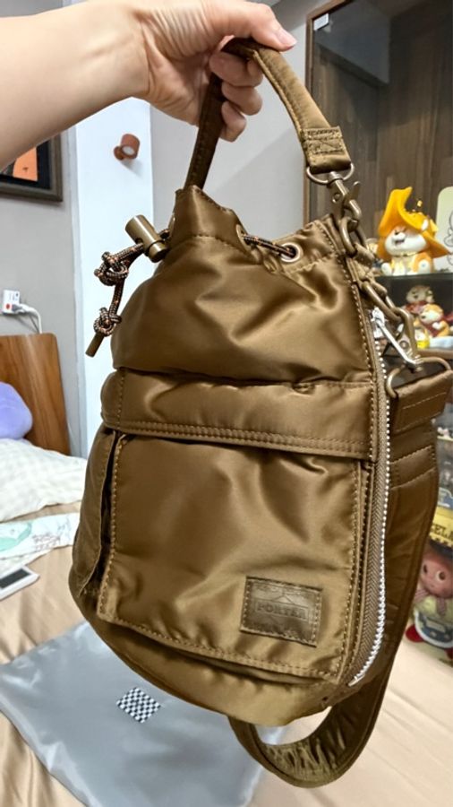 【絕版割愛】PORTER 90週年終極限定 | TANKER COYOTE 限量植物性尼龍肩背包(郊狼色)-3
