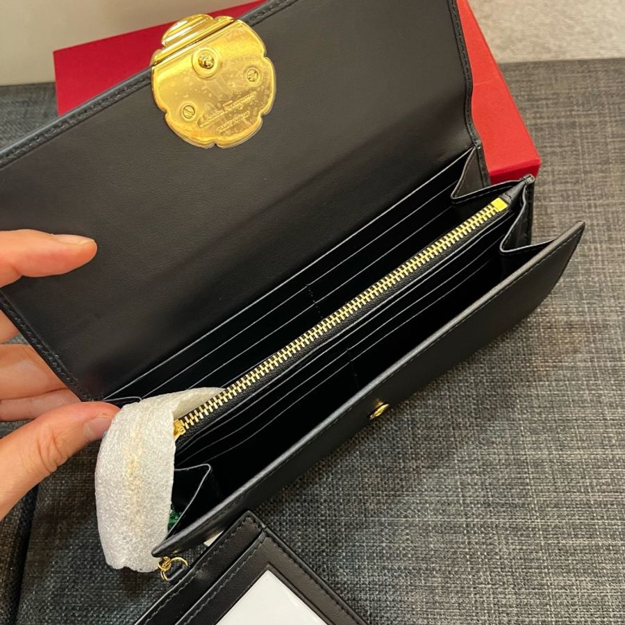 Ferragamo Flower wallet-1