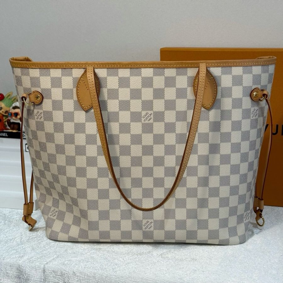Lv neverfull白棋盤格 芯片款 單包無附件 底長31。-1